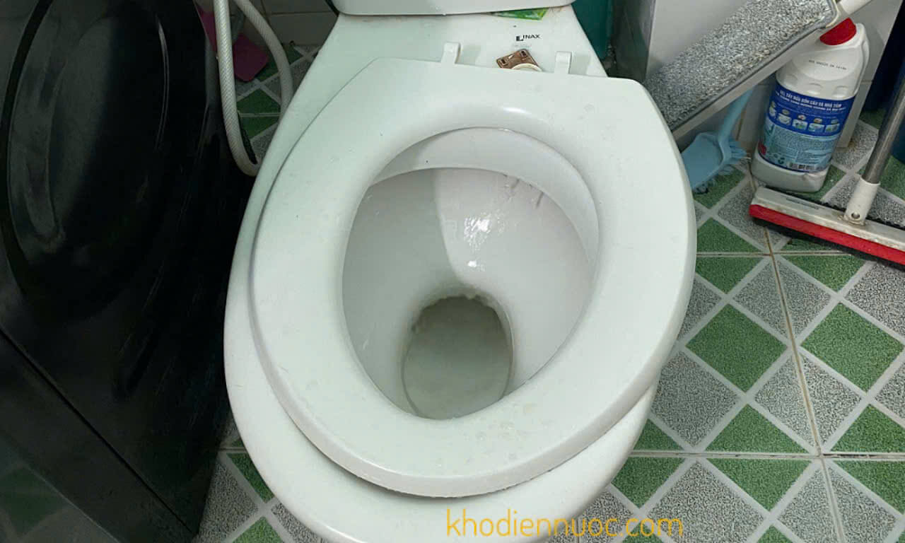 thay nắp bồn cầu