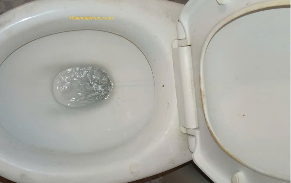 sửa bồn cầu chảy nước liên tục